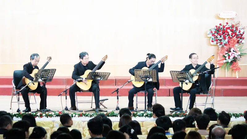 Hoà âm cùng nhiều danh cầm nổi tiếng thế giới tại Liên hoan Guitar Quốc tế Sài Gòn 2024