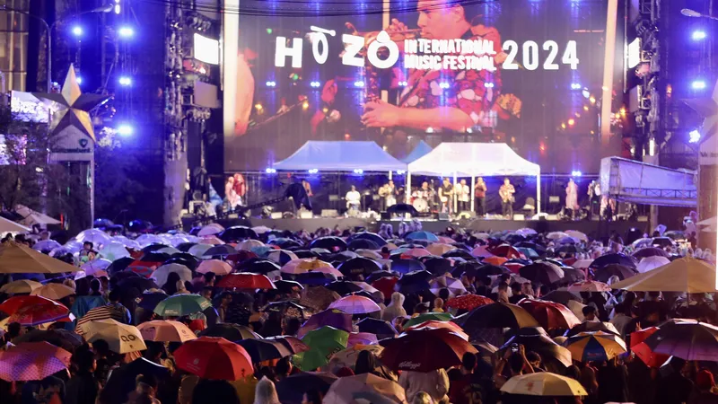 Trời mưa tầm tã, HOZO Super Fest 2024 vẫn "bùng nổ" với hàng loạt nghệ sĩ trong nước và quốc tế