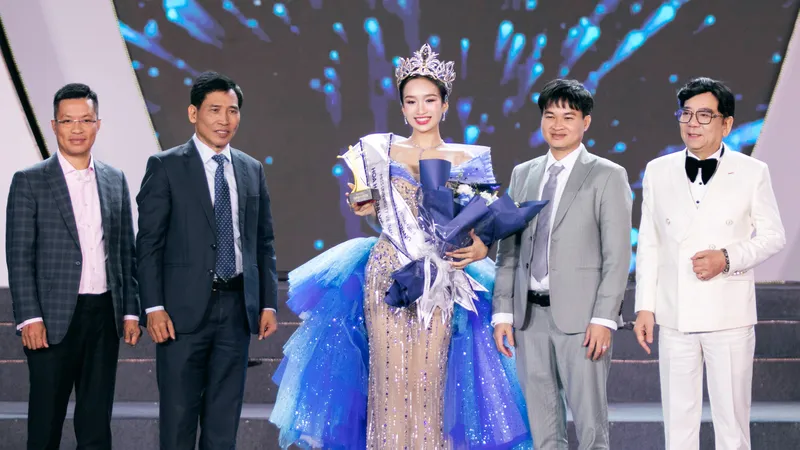 Nữ sinh 19 tuổi Dương Trà Giang đăng quang Hoa hậu Sinh viên Việt Nam 2024