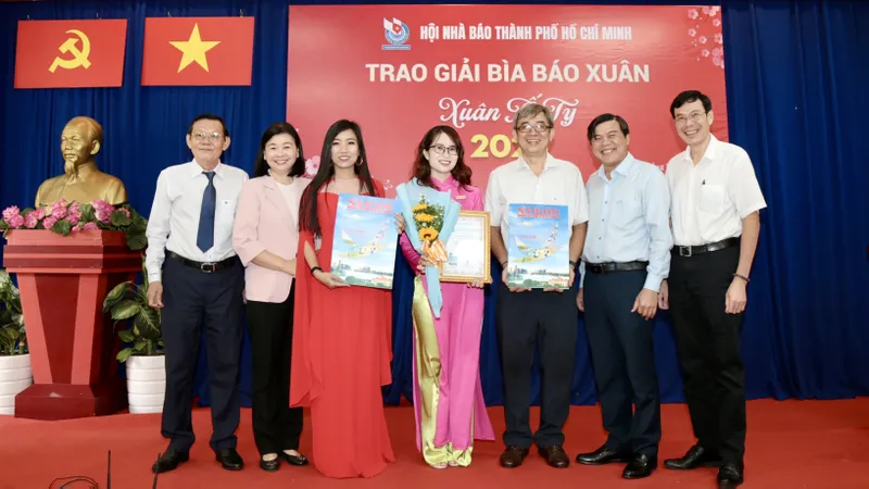 Báo Sài Gòn Giải Phóng nhận giải Nhất - Giải Bìa báo Xuân TPHCM 2025