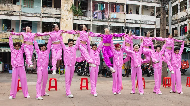 Tóc Tiên tạm biệt năm cũ với MV “Đậm đà”