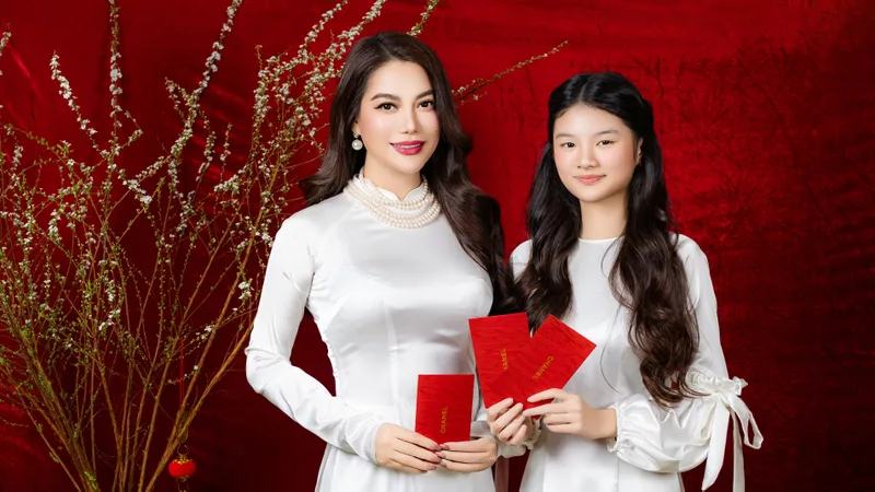 Trương Ngọc Ánh và con gái Bảo Tiên rạng rỡ trong bộ ảnh áo dài đón tết