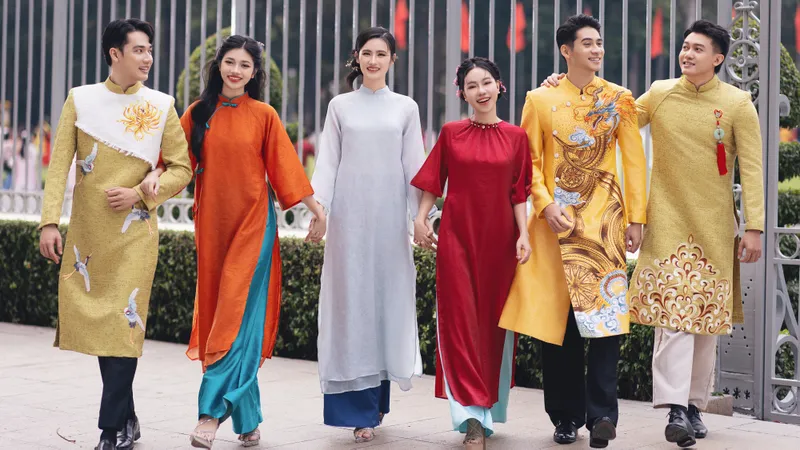 Dàn Hoa hậu, Á hậu, Nam vương rực rỡ diện áo dài đón tết