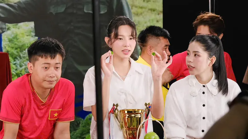 Vụ nghi vấn chất lượng kẹo rau củ KERA: Hoa hậu Nguyễn Thúc Thùy Tiên xin lỗi giữa đêm