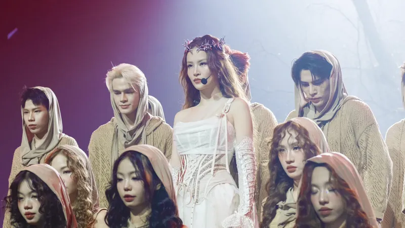 Đông Nhi sẽ biểu diễn Album “Theater of dreams” tại showcase sắp tới