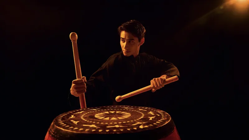 Nam vương Tuấn Ngọc tôn vinh khí phách Việt trong MV “Hào khí Việt Nam”