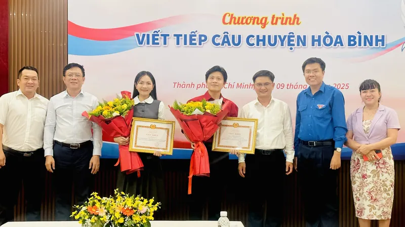 Tuyên dương các nghệ sĩ sáng tác, quảng bá ca khúc "Viết tiếp câu chuyện hòa bình"