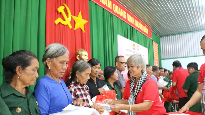 Chăm lo thiết thực cho người dân, chiến sĩ nơi biên cương