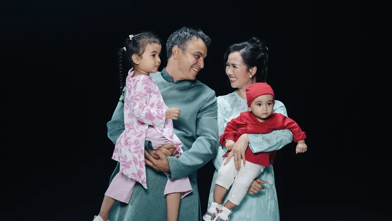 Võ Hạ Trâm ra mắt MV “Nguyện là người Việt Nam” 