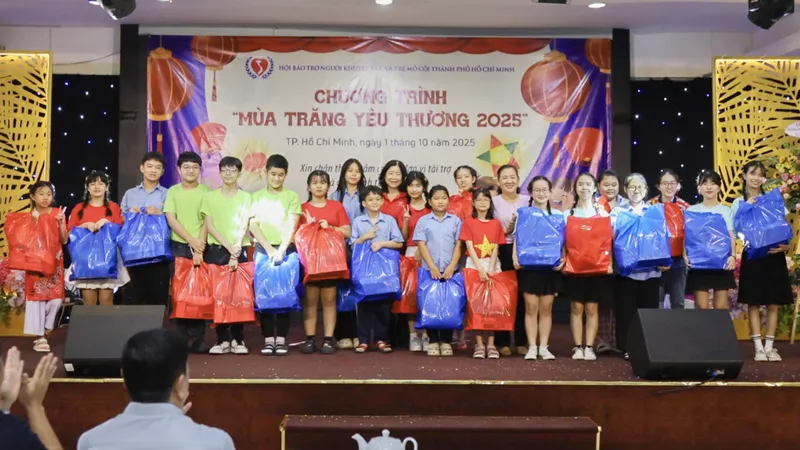 Sẻ chia niềm vui Trung thu đến 240 trẻ em có hoàn cảnh đặc biệt