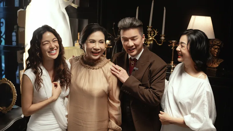 NSND Kim Xuân, NSƯT Mỹ Duyên, Đàm Vĩnh Hưng diễn xuất trong MV “Chỉ anh làm em khóc”