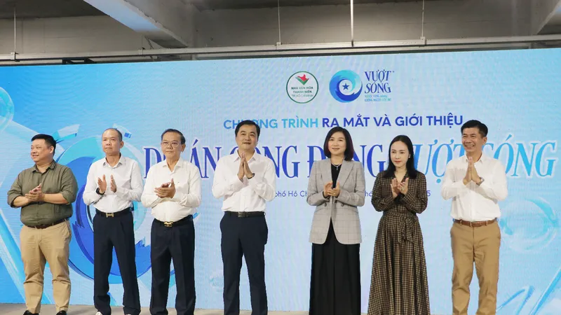 Khởi động dự án cộng đồng “Vượt sóng”