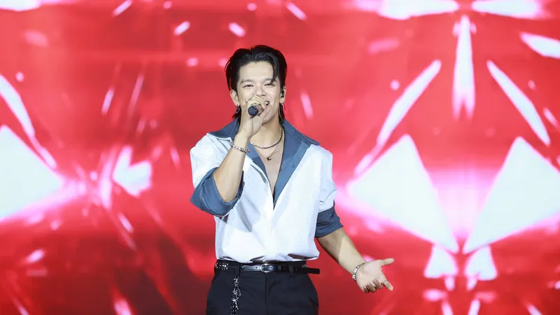 (S)TRONG Trọng Hiếu đầy cảm xúc khi hát “Con đường tôi’
