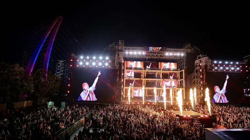 Hàng chục ngàn người dân, du khách đến tham dự chương trình Hozo City Tết Fest chương cuối mang tên “Countdown - City-Maze-ing” tại Công viên Bờ sông Sài Gòn (phường An Khánh, TPHCM), 