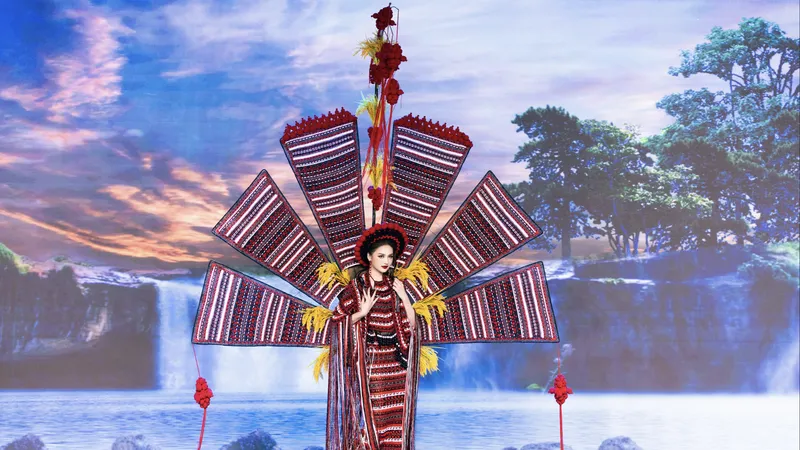 Á hậu Thu Ngân giới thiệu văn hóa đồng bào Châu Ro đến Hoa hậu Liên lục địa