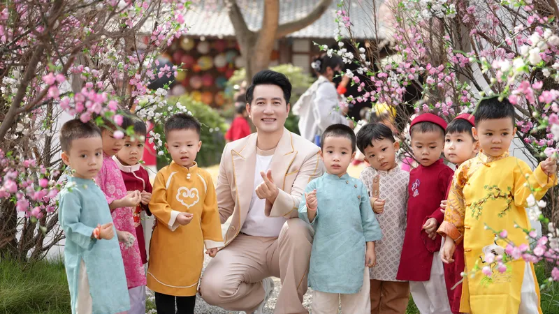 Ra mắt ca khúc “Cùng vui xuân đi”