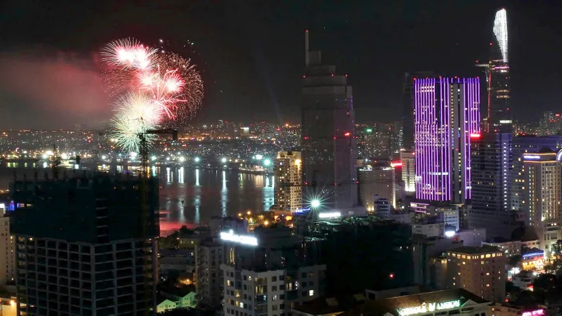 TPHCM rực rỡ pháo hoa mừng Tết Nguyên đán Bính Ngọ 2026