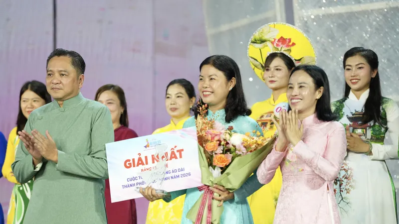 Đội “Vàng son tên Bác” đoạt giải nhất Cuộc thi Duyên dáng Áo dài TPHCM 2026