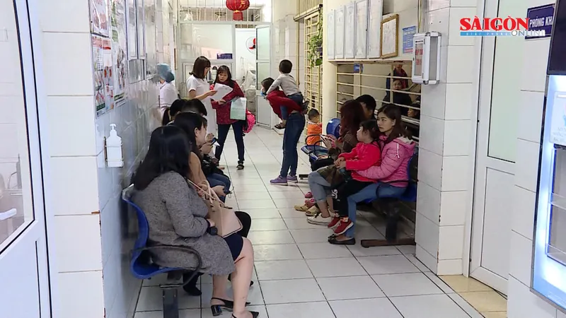 Hơn 230 trẻ được đưa từ Bắc Ninh đến Hà Nội để xét nghiệm sán heo
