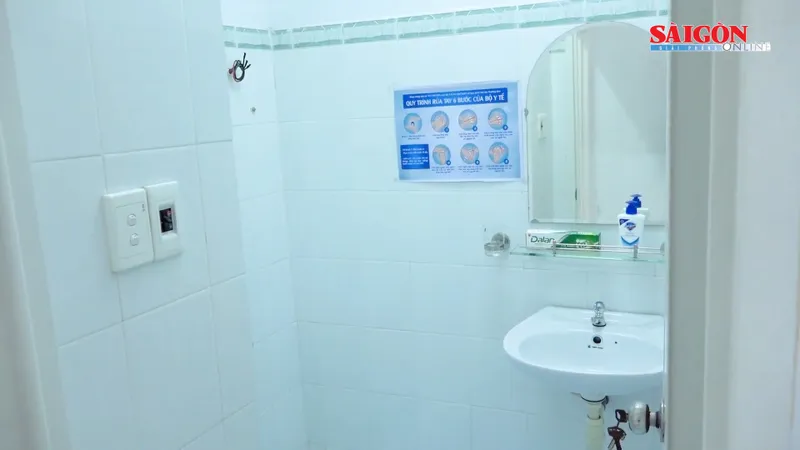 Phòng dịch Covid-19: Đi nhà vệ sinh đúng theo quy định