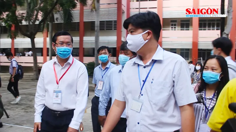 Thứ trưởng Bộ GD-ĐT Nguyễn Văn Phúc kiểm tra điểm thi THPT tại TPHCM trước giờ G
