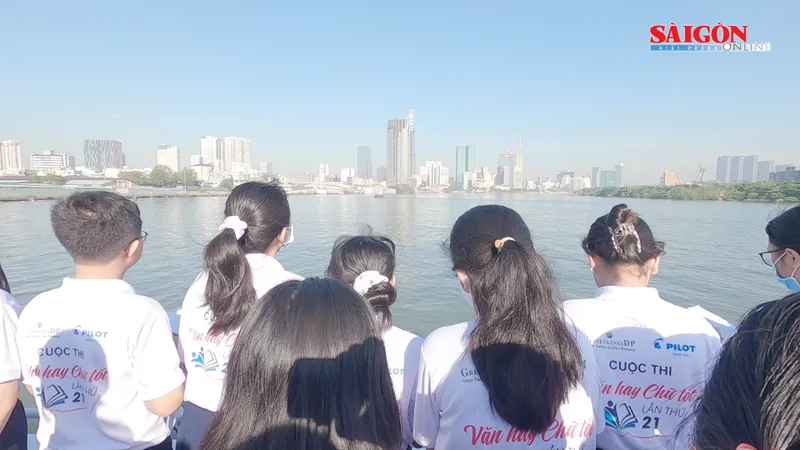 Học sinh đi trải nghiệm để thi văn hay chữ tốt