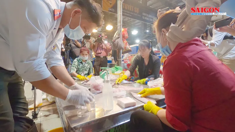 Kiểm tra thực phẩm tết từ chợ đầu mối, kho lạnh