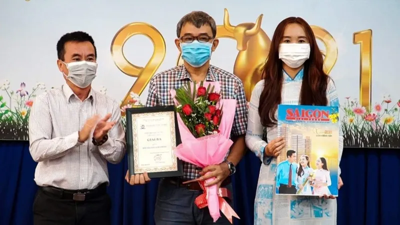 Bìa Giai phẩm Sài Gòn Giải Phóng Xuân Tân Sửu 2021 đoạt giải ba