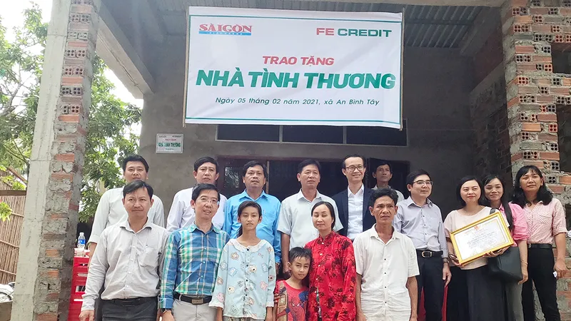 Báo SGGP trao tặng nhà tình thương cho người dân Bến Tre đón tết
