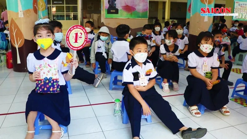 Hơn 1 triệu học sinh mầm non, tiểu học và lớp 6 tại TPHCM chính thức trở lại trường học trực tiếp