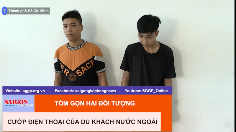 Tóm gọn hai đối tượng cướp điện thoại của du khách nước ngoài