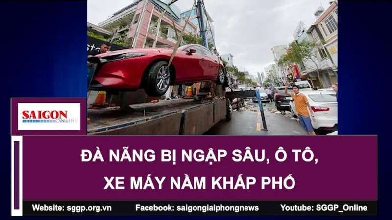 Đà Nẵng bị ngập sâu, ô tô, xe máy nằm khắp phố