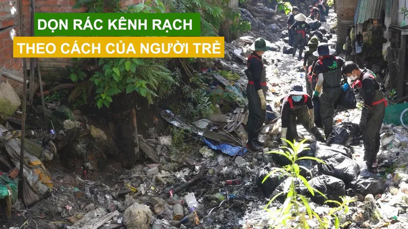 Dọn rác kênh rạch theo cách của người trẻ