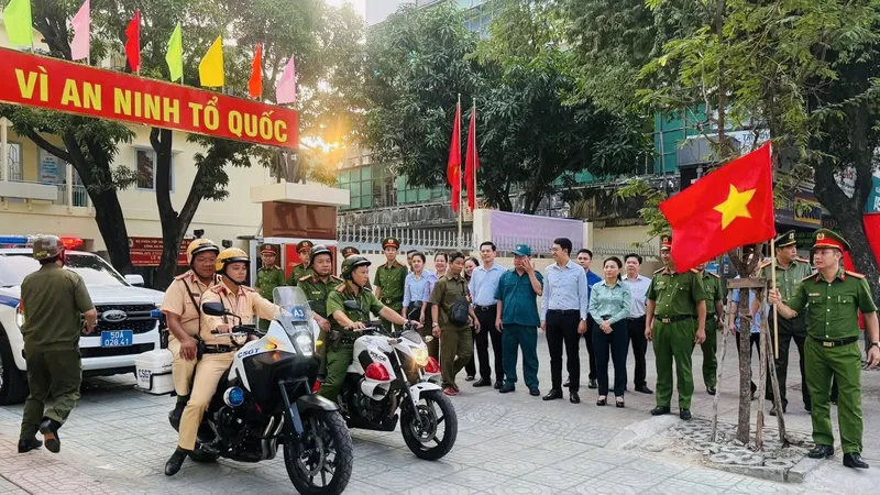 Phường Tân Hòa ra quân lập lại trật tự đô thị, siết hoạt động kinh doanh vận tải