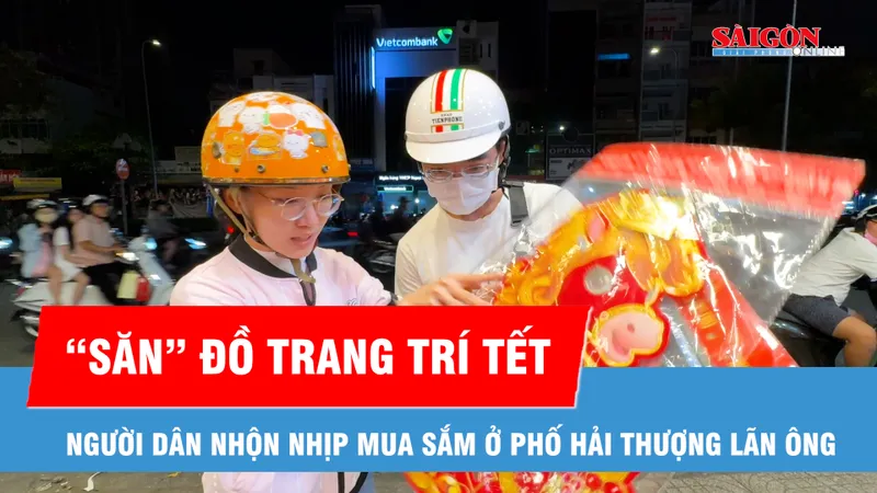 Chợ đồ trang trí tết “nóng” từng ngày, người dân nhộn nhịp mua sắm