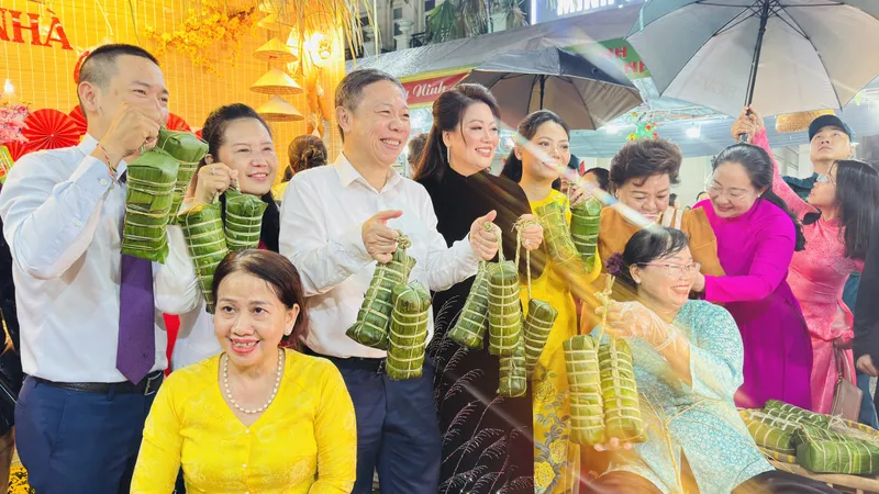Chợ hoa Tết Bình Đông 2026 với nhiều cây trái độc đáo