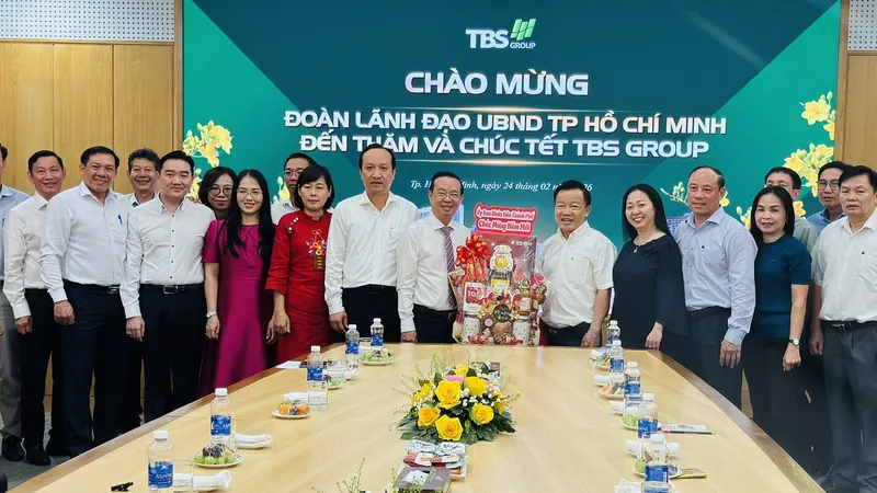 Lãnh đạo UBND TPHCM thăm, chúc tết và động viên doanh nghiệp đầu xuân