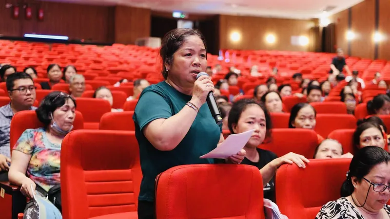 Đối thoại với hơn 200 tiểu thương chợ Hòa Hưng, tháo gỡ khó khăn kinh doanh