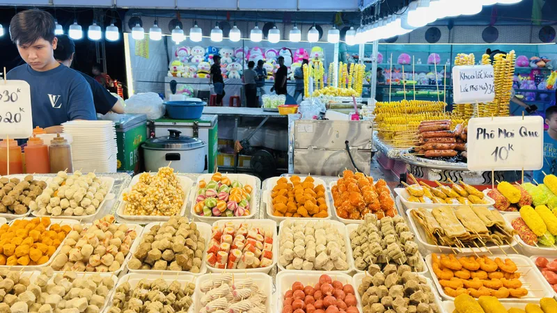 Tuần lễ ẩm thực, mua sắm tại phường Phú Định