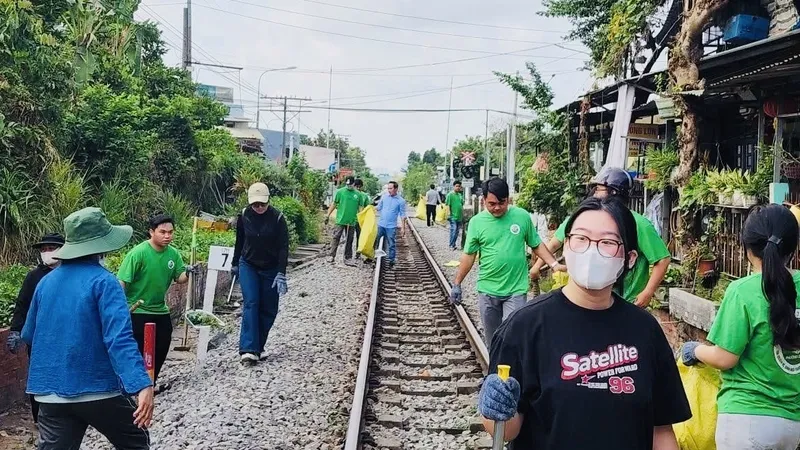 Phường Dĩ An và Thạnh Mỹ Tây ra quân làm vệ sinh, giữ gìn mĩ quan đô thị