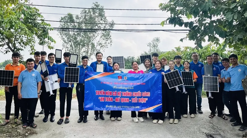 Xã Tân Vĩnh Lộc thắp sáng tuyến hẻm bằng đèn năng lượng mặt trời