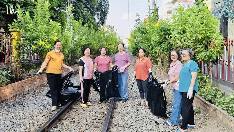 Hơn 500 người dân phường Phú Nhuận ra quân tổng vệ sinh, thu gom rác thải