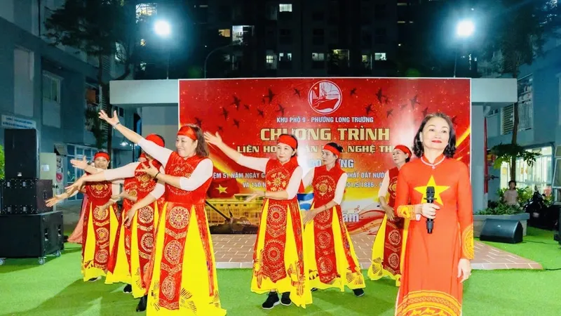 Long Trường rộn ràng liên hoan văn nghệ quần chúng