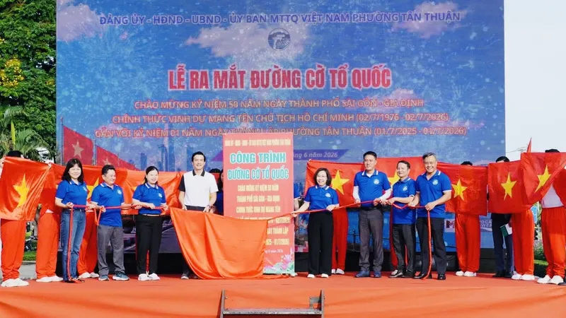 Phường Tân Thuận ra mắt Đường cờ Tổ quốc