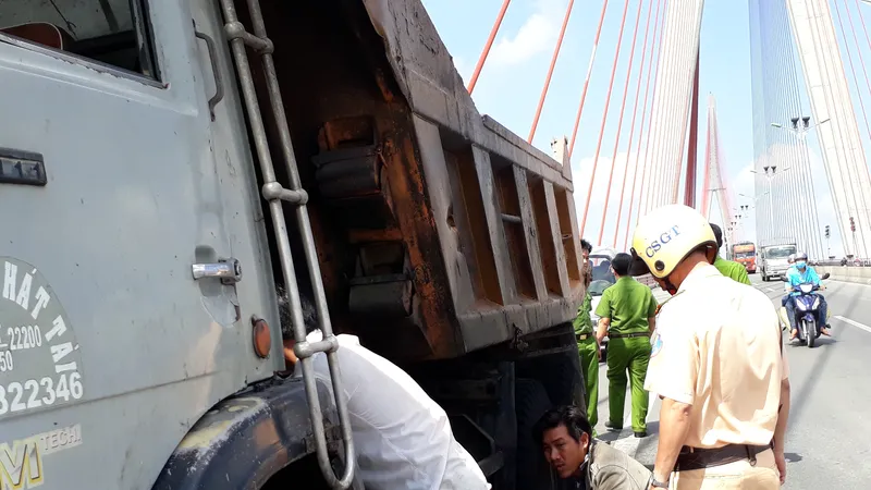  Lực lượng chức năng kiểm tra vụ cháy 