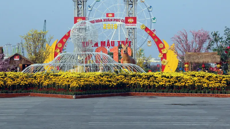 Chợ hoa Xuân Mậu Tuất 2018 tại thành phố biển Rạch Giá. Ảnh: VĨNH THUẬN
