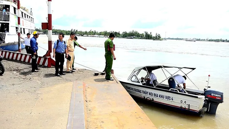 Tìm thấy thi thể đại úy công an mất tích trong vụ tai nạn ca nô trên sông Hậu
