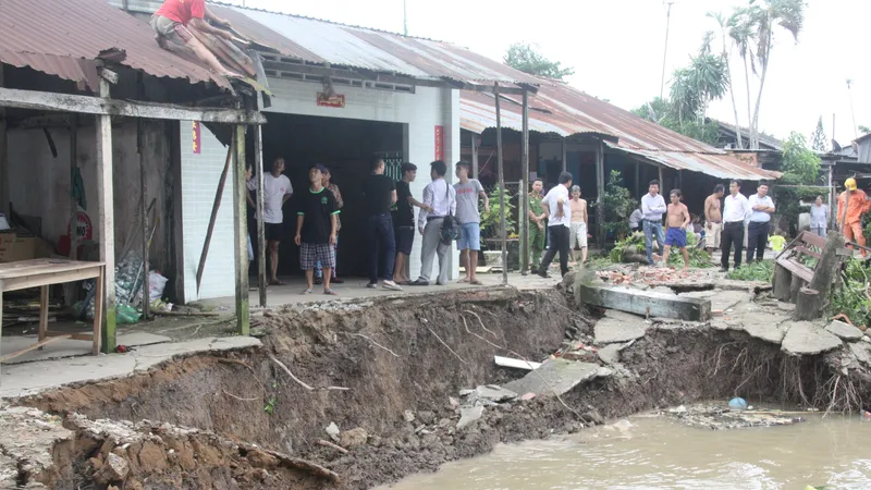 Sạt lở ở ĐBSCL ngày càng phức tạp, nhất là mùa mưa bão, gây nhiều thiệt hại cho người dân