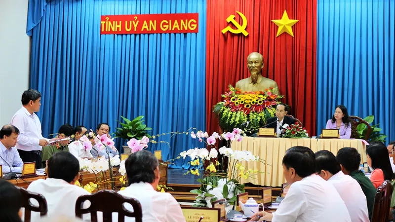 Quang cảnh buổi làm việc. ẢNH: THU THẢO