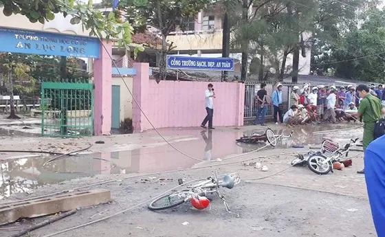 Vụ đứt dây điện làm 2 học sinh chết ở Long An: "Do sét đánh"